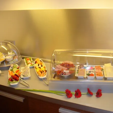 Aparthotel Christine 3*